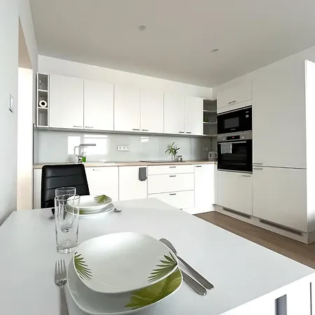 Elegant Escape Iii - Free Parking, Easy Access To Center Apartmán *