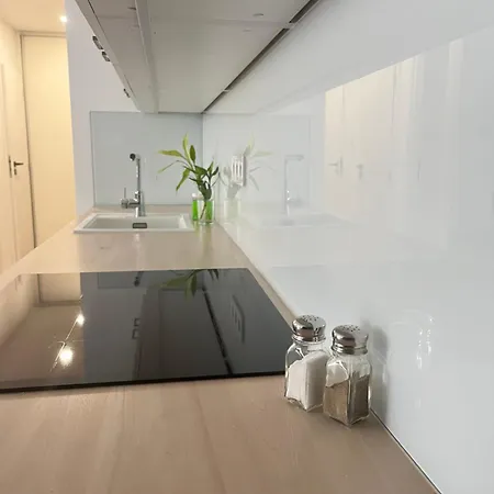 Elegant Escape Iii - Free Parking, Easy Access To Center *