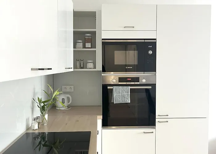 Elegant Escape Iii - Free Parking, Easy Access To Center דירה *