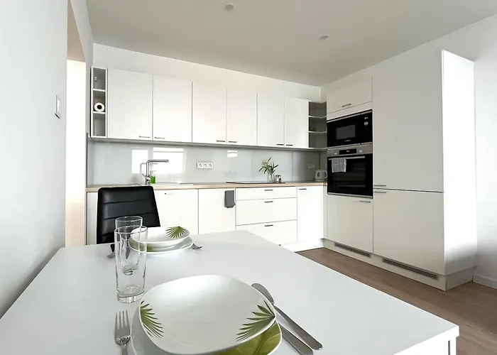 Elegant Escape Iii - Free Parking, Easy Access To Center דירה *