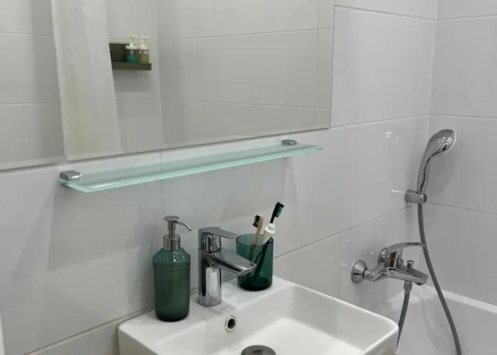 Elegant Escape Iii - Free Parking, Easy Access To Center דירה *